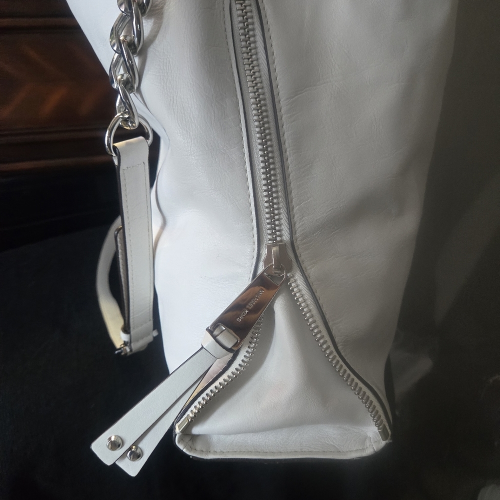 MICHEAL KORE - Picture 2 of 5